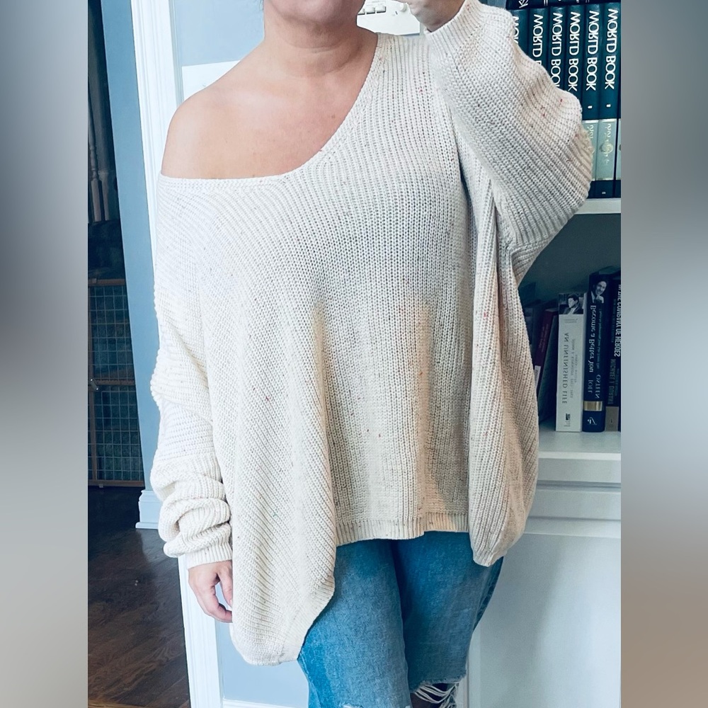 🎉 JUST ARRIVED 🎉 Oversized V-Neck Sweater